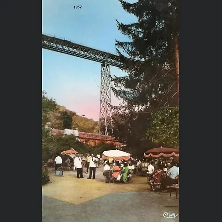 Sur Ile Saint-Bonnet-de-Rochefort